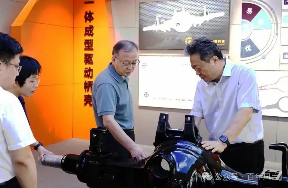 省发改委副主任万战伟到乐鱼（中国）集团调研指导工作